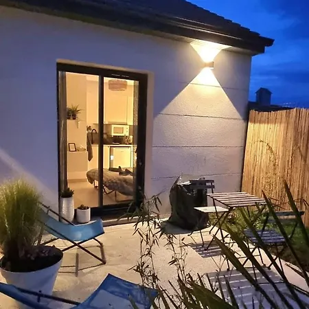 Studette Avec Terrasse Comme A La Maison * Bouville (Essonne)